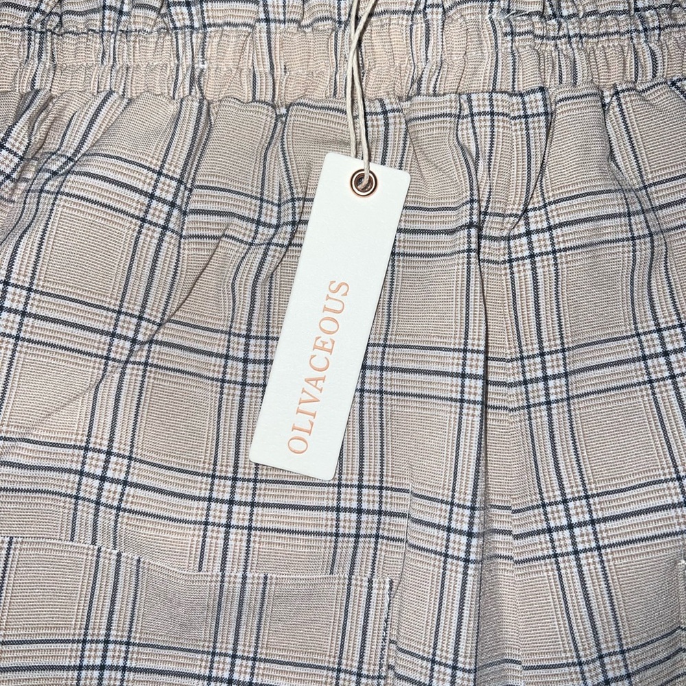 olivaceous NWT pull on shorts - Picture 2 of 5
